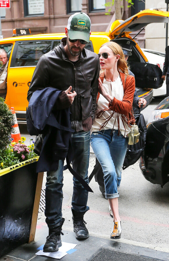 Kate Bosworth et son mari Michael Polish arrivent à leur hotel à New York Le 02 mai 2014  