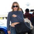  Jennifer Lopez arrive &agrave; l'a&eacute;roport de LAX &agrave; Los Angeles pour prendre l'avion, le 26 mai 2015&nbsp;  