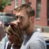 Taylor Swift et son petit copain Calvin Harris sortent d'un restaurant à New York, le 28 mai 2015. 