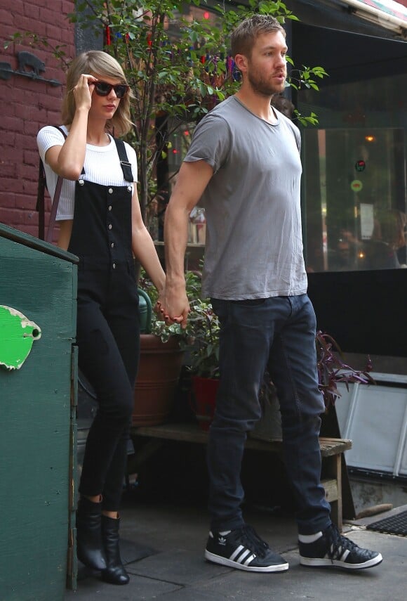 Taylor Swift et son petit ami Calvin Harris sortent d'un restaurant à New York, le 28 mai 2015. 
