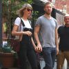 Taylor Swift et son petit ami Calvin Harris sortent d'un restaurant à New York, le 28 mai 2015. 