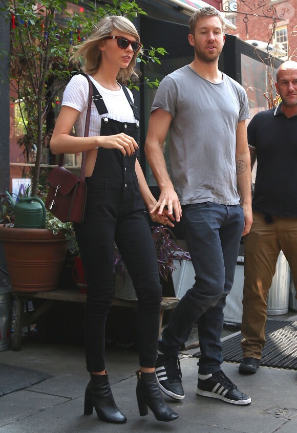 Taylor Swift et son petit ami Calvin Harris sortent d'un restaurant à New York, le 28 mai 2015. 