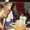 Eva Herzigova fête ses 23 ans au Queen à Paris le 4 juillet 1995.