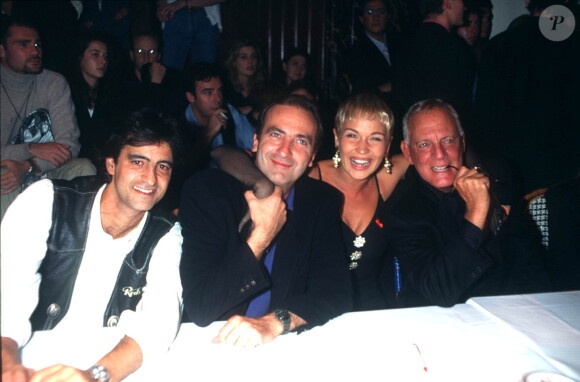 Yves Lecoq, Loris Azzaro, Marlène et Phil Barney au Queen à Paris le 10 octobre 1994.
