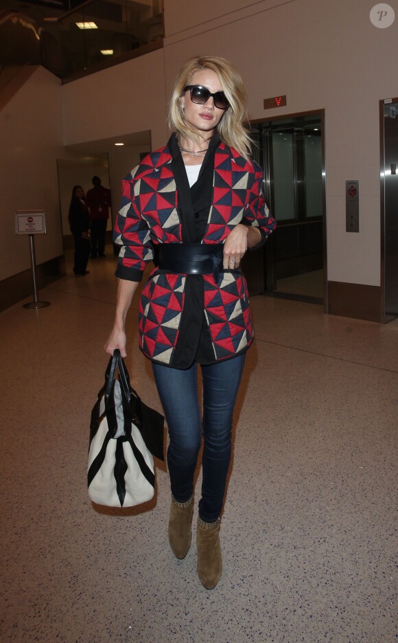 Rosie Huntington-Whiteley à l'aéroport de Los Angeles le 14 mai 2015.