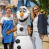 Audrey Marnay et Julie Gayet participent au lancement de la Fête Givrée à Disneyland Paris, à Marne-la-Vallée, le 30 mai 2015.
