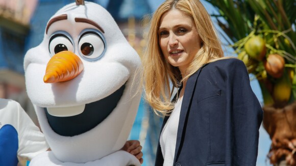 Julie Gayet et Camille Cottin, enceinte : Reines d'une fête givrée à Disneyland