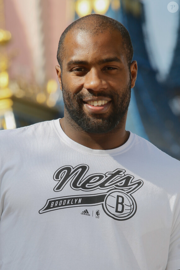 Teddy Riner participe au lancement de la Fête Givrée à Disneyland Paris, à Marne-la-Vallée, le 30 mai 2015.