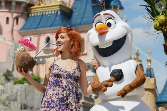 Anaïs Delva participe au lancement de la Fête Givrée à Disneyland Paris, à Marne-la-Vallée, le 30 mai 2015.