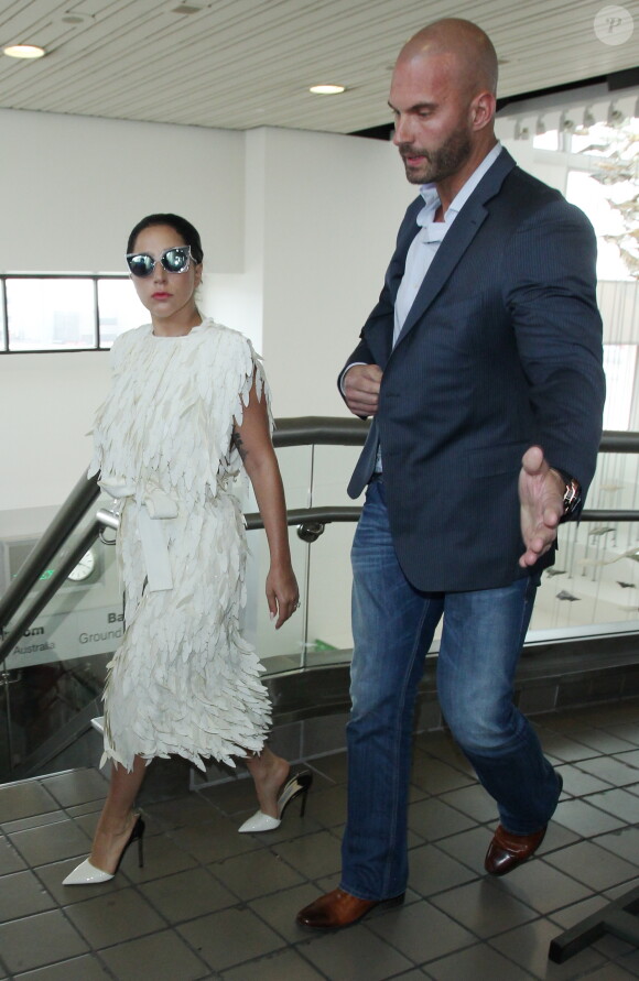 Lady Gaga arrive à l'aéroport de Los Angeles le 5 mai 2015. 