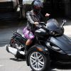 Amber Rose surprise au guidon de son trois-roues à Beverly Hills. Los Angeles, le 1er juin 2015.