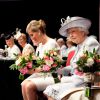La comtesse Sophie de Wessex et la reine Elizabeth II lors du centenaire de la Fédération nationale des Instituts de Femmes à Londres le 4 juin 2015, au Royal Albert Hall.
