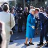 Le prince Harry avec la reine Elizabeth II lors du Chelsea Flower Show à Londres le 18 mai 2015.