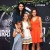 Angie Harmon et ses filles Finley Faith, Avery Grace et Emery Hope à la première de Jurassic World au Dolby Theatre à Hollywood, le 9 juin 2015.