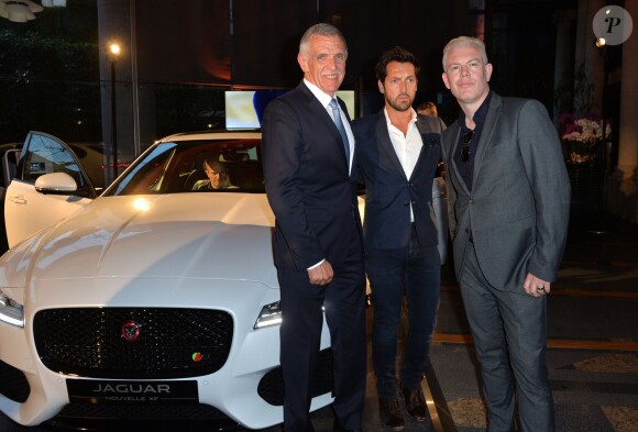 Exclusif - Marc Luini (directeur de Jaguar France), Frédéric Diefenthal, Wayne Burgess (Designer de Jaguar) - Présentation de la nouvelle Jaguar XF à l'Atrium de la banque 1818 à Paris, le 9 juin 2015.