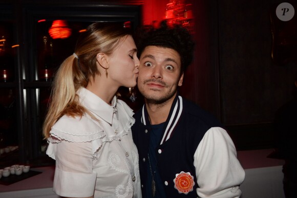 Exclusif - Kev Adams et Gaia Weiss lors de l'aftershow du film Les Profs 2 au Comedy Club à Paris, le 9 juin 2015.