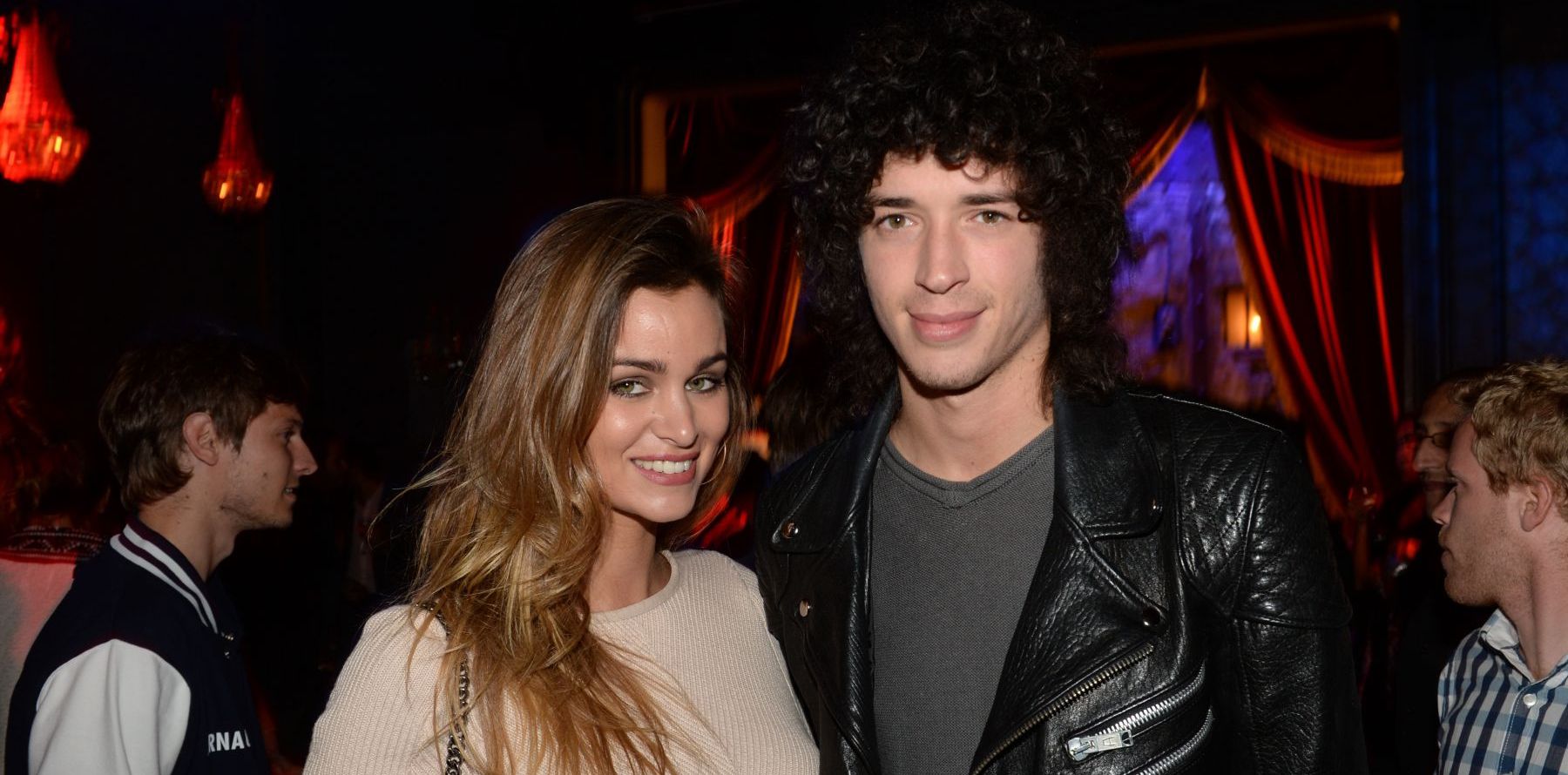 Julian Perretta et sa chérie Elisa Leur folle soirée avec Kev Adams