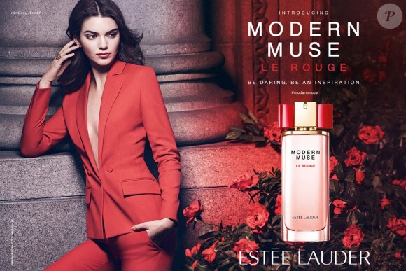 Kendall Jenner est le visage du parfum Modern Muse Le Rouge d'Estée Lauder.
