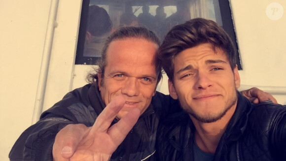 Rayane Bensetti : heureux de participer enfin à Fort Boyard, il s'offre un selfie avec Passe-Partout