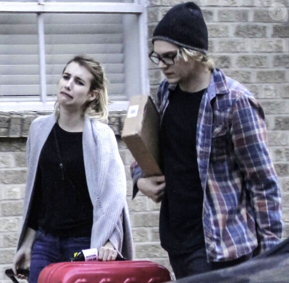 Exclusif - Emma Roberts et son petit ami Evan Peters arrivent a la Nouvelle-Orleans, le 5 janvier 2014.
