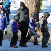 Seal fait du ski avec ses enfants Leni et Henry au Mammoth Mountain Resort à Mammoth, le 28 décembre 2014. 
