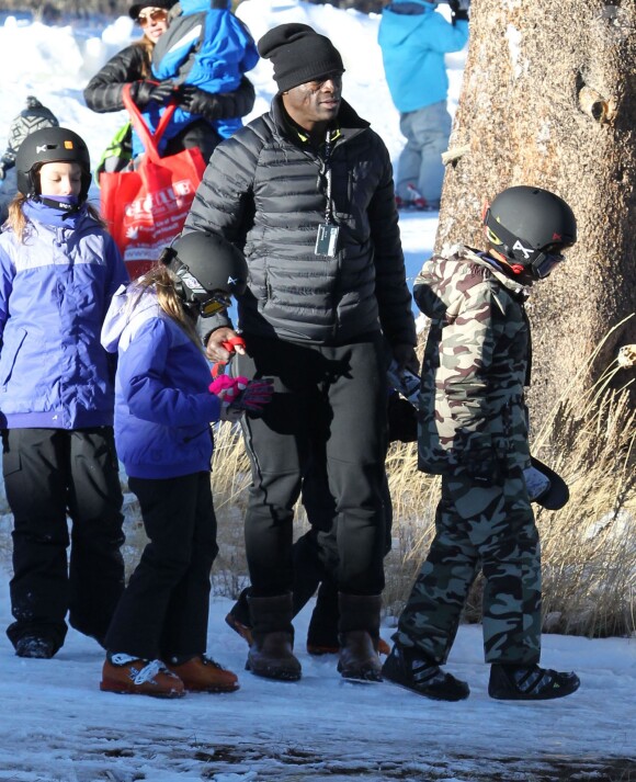 Seal fait du ski avec ses enfants Leni et Henry au Mammoth Mountain Resort à Mammoth, le 28 décembre 2014.