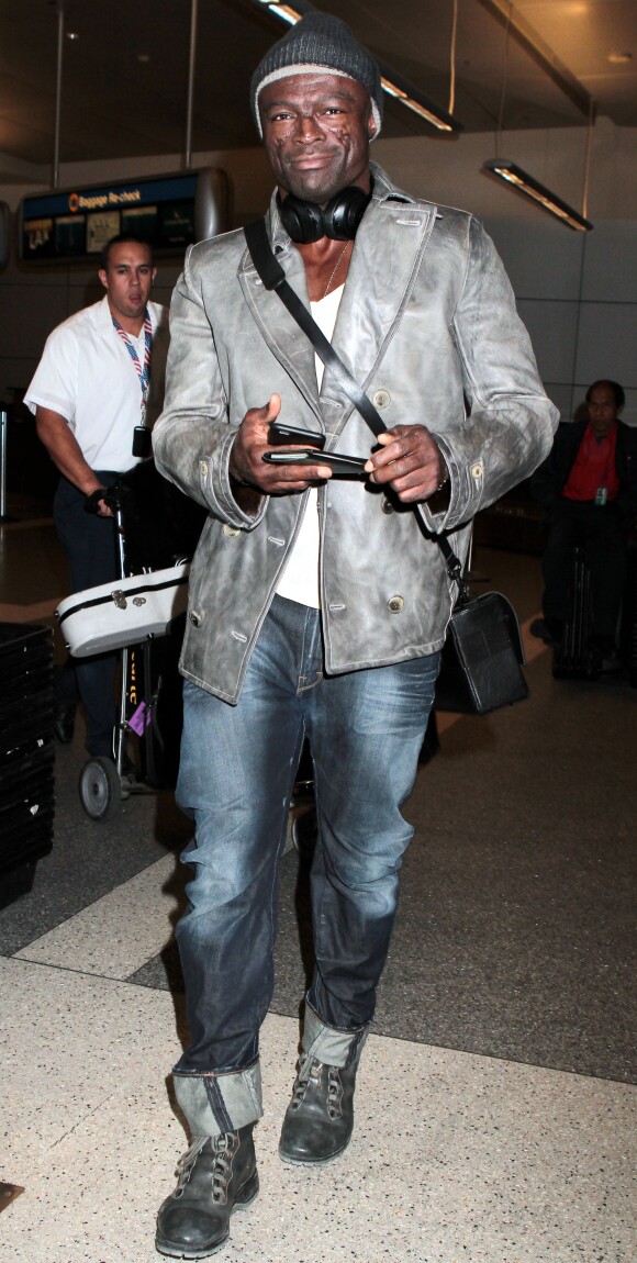 Seal arrive à l'aéroport de Los Angeles le 20 novembre 2014. 