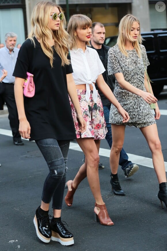 Taylor Swift et Gigi Hadid se promènent dans les rues de New York, le 29 mai 2015 
