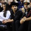 Joe Jonas assiste au match de basket Miami Heats VS New York Knicks NBA avec des amis à Miami, le 9 février 2015