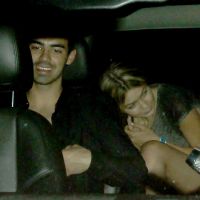 Gigi Hadid en couple avec Joe Jonas : Le baiser qui officialise !