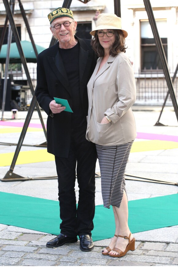 John Hurt et sa femme Anwen Rees-Myers - Personnalités à l'exposition d'été de l'Académie Royale des Arts à Londres, le 3 juin 2015.