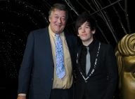 Stephen Fry et son jeune mari fuient leur lune de miel...