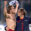Gabriel Batistuta et Francesco Totti à Rome le 8 mai 2001. 