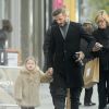 Exclusif -David Beckham et sa fille Harper se promènent dans les rues de Londres et David en profite pour faire des photos de sa fille. Le 4 février 2015