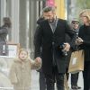 Exclusif -David Beckham et sa fille Harper se promènent dans les rues de Londres et David en profite pour faire des photos de sa fille. Le 4 février 2015