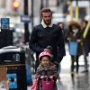 David Beckham et sa fille Harper dans les rues de Notting Hill à Londres.