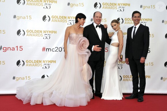 Zoe McLellan, le prince Albert II de Monaco, Elisabeth Harnois, Brian Dietzen - Cérémonie des Golden Nymph Awards lors du 55ème Festival de Télévision de Monte Carlo le 18 juin 2015.