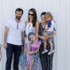 Alessandra Ambrosio pose avec sa mère, son mari Jamie Mazur et leurs deux enfants Anja et Noah après le spectacle de danse d'Anja à Brentwood, le 7 juin 2015.