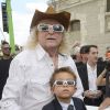 Michel Polnareff et son fils Louka - Inauguration de la place Michel Polnareff et ouverture de l'exposition au MuPop (Musée des musiques populaires) qui lui consacre une rétrospective - Montluçon le 20 juin 2015