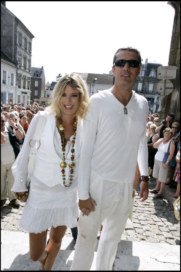 Eve Angeli et Michel au mariage d'Elodie Gossuin et Bertrand Lacherie, à Compiegne, le 1er juillet 2006

