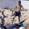 Klaas-Jan Huntelaar et Nigel de Jong en vacances à Ibiza avec leurs enfants le 20 juin 2015