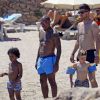 Klaas-Jan Huntelaar et Nigel de Jong avec leurs enfants à Ibiza avec leurs enfants le 20 juin 2015