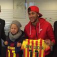  Neymar devient socio du Bar&ccedil;a avec son fils Davi Lucca le 6 f&eacute;vrier 2015 