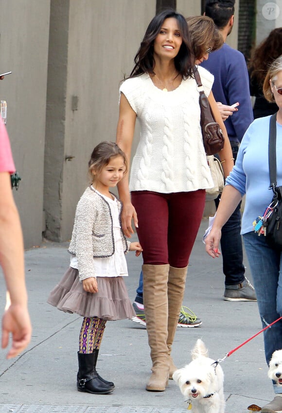 Padma Lakshmi et sa fille Krishna à Soho, New York le 18 septembre 2014.