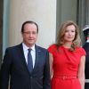 Info - Valérie Trierweiler aura 50 ans le 16 février - Francois Hollande et Valerie Trierweiler Paris le 7 mai 2013 