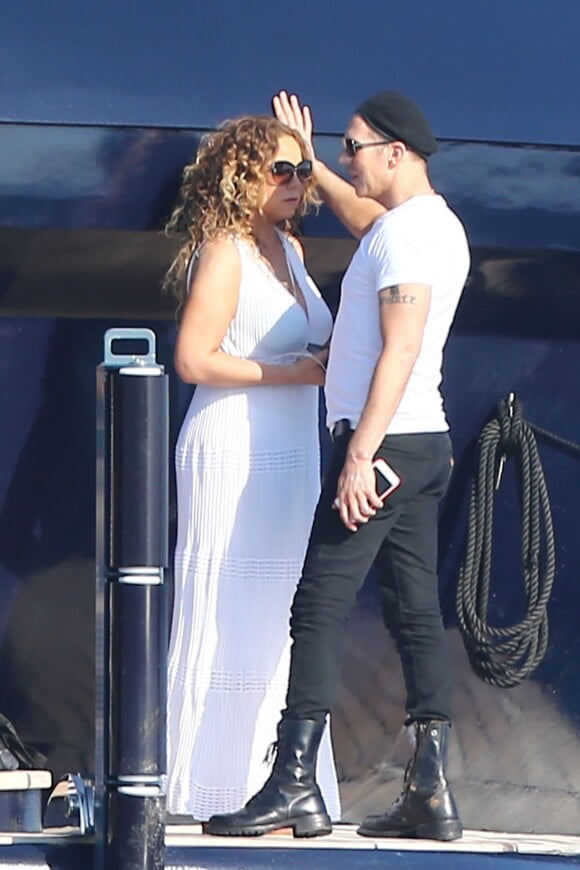 Mariah Carey retourne à bord de l'Arctic yacht à avec des amis et son nouveau compagnon James Packer, le 24 juin 2015 