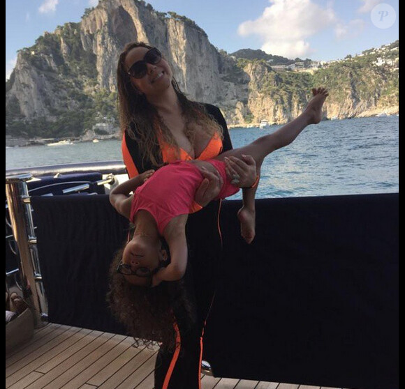 Mariah Carey profite de ses vacances avec ses enfants Monroe et Morrocan sur le bateau de son nouveau boyfriend le milliardaire James Packer - Instagram, juin 2015
