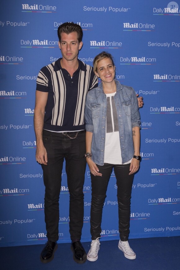 Mark et Samantha Ronson assistent à la soirée du Daily Mail, dans le cadre du festival Cannes Lions. Cannes, le 24 juin 2015.