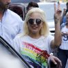 La chanteuse Lady Gaga sort de son appartement à New York le 26 juin 2015.