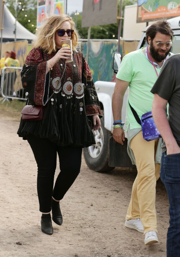 Adele et son compagnon Simon Konecki lors du Glastonbury Festival, le 27 juin 2015